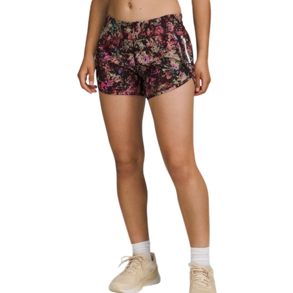 Lululemon Tracker Low-Rise Lined Short 4"
L